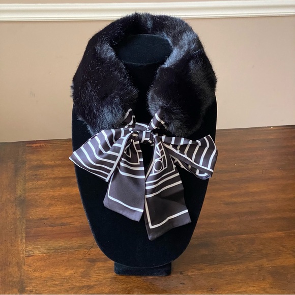 Faux Fur Collar Scarf with Polyester Tie - Picture 6 of 7